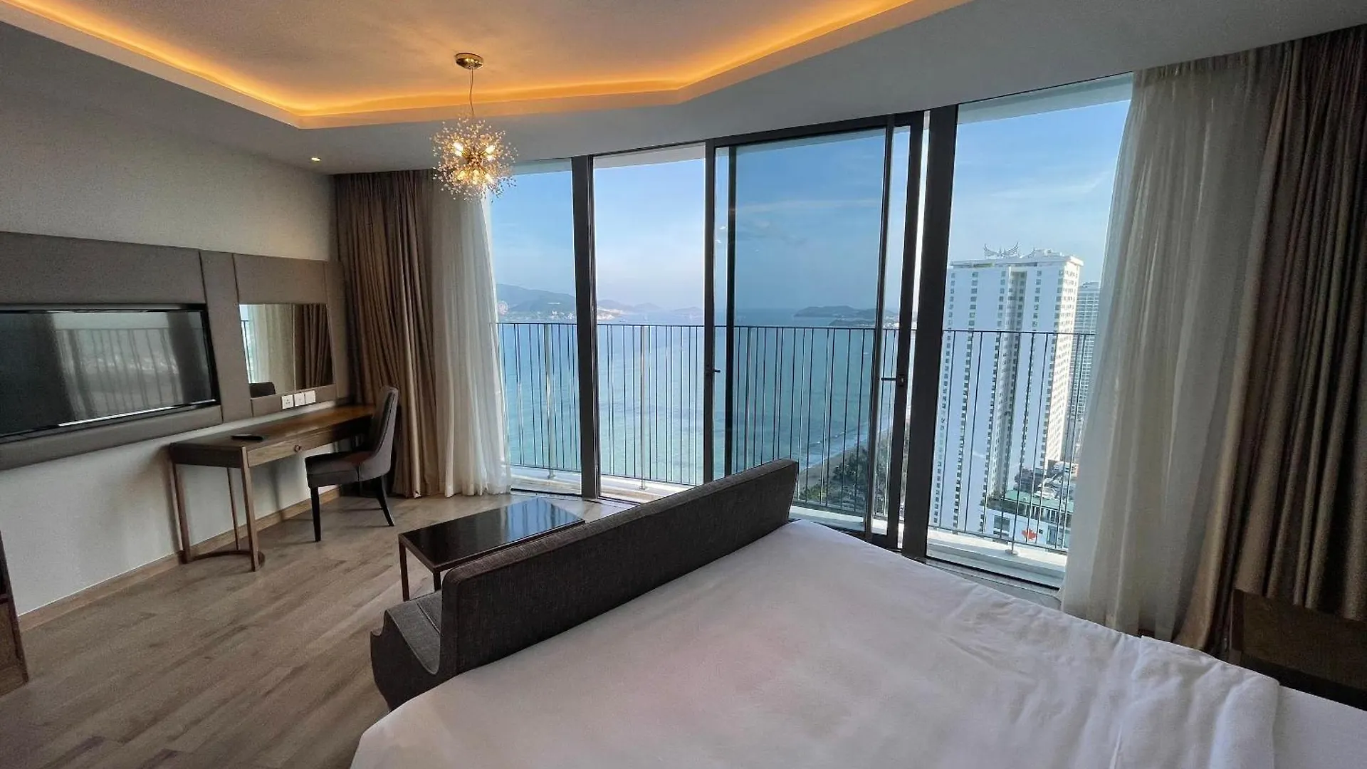 Panorama Condotel By Hlg Нячанг 5*,