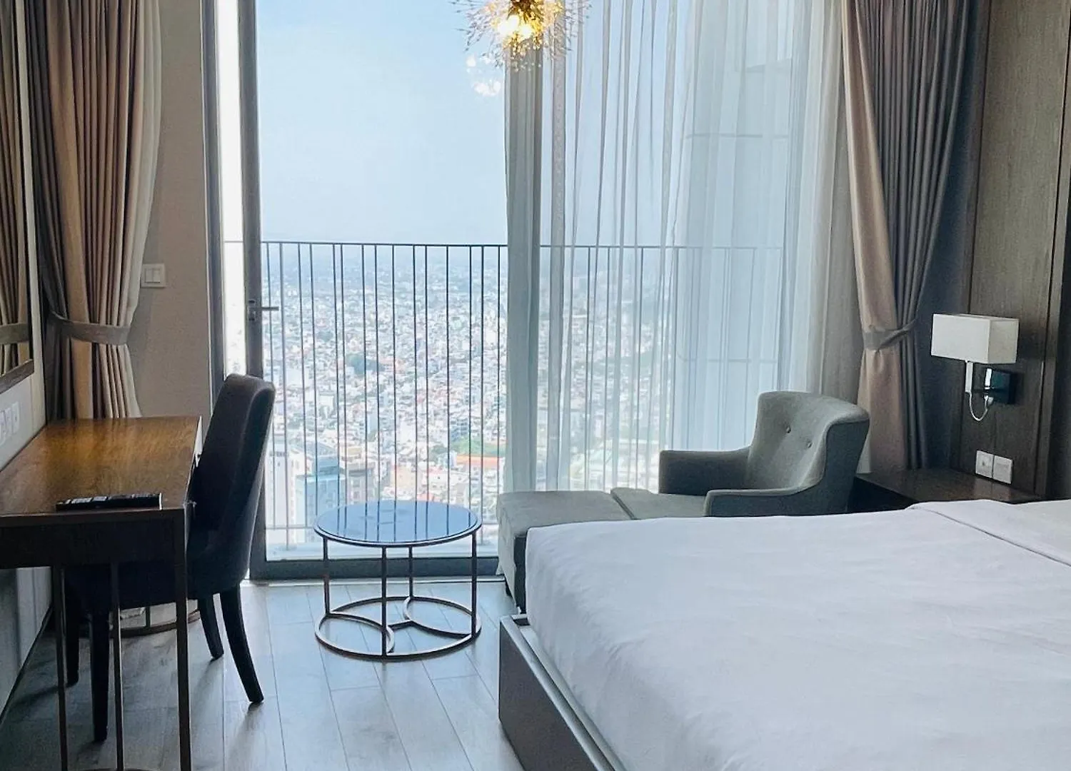 Panorama Condotel By Hlg 나트랑 5*,